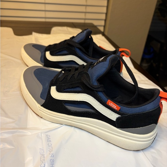 Vans UltraRange Blue and Black Shoes - Picture 5 of 5